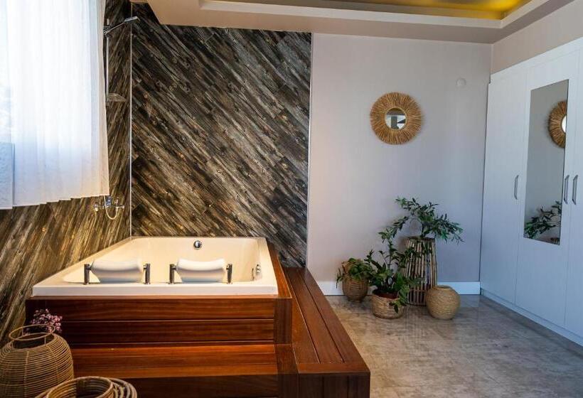 غرفة قياسية مزوَّدة بجاكوزي, No 48 Alaçatı