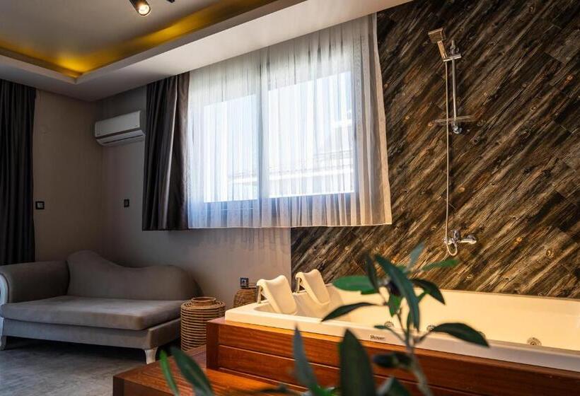 غرفة قياسية مزوَّدة بجاكوزي, No 48 Alaçatı