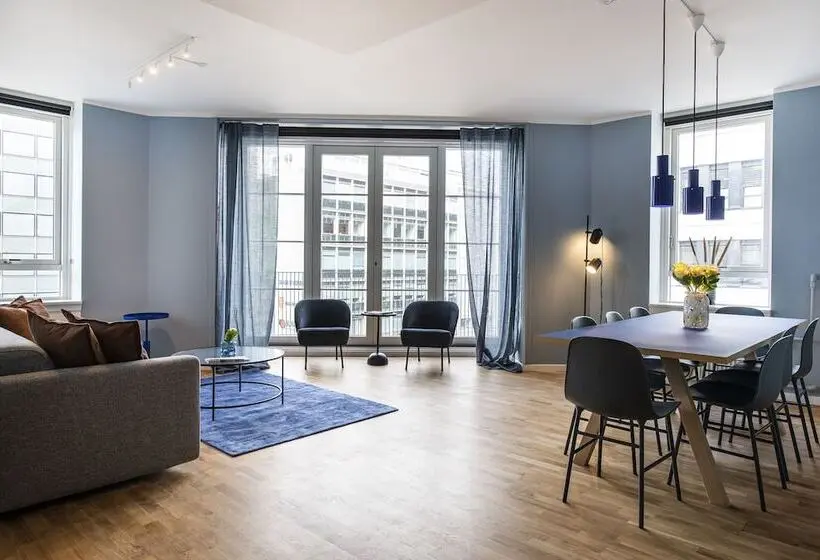 1 Bedroom Penthouse Apartment, The Lakes Apartments By Daniel&jacob S