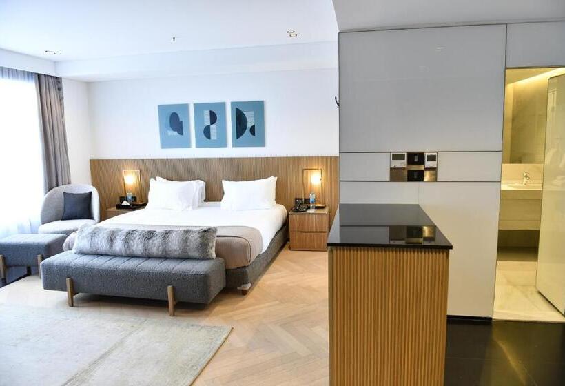 سوییت جونیور با بالکن, Faqra Hills