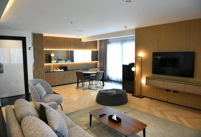 سوییت سوپریور, Faqra Hills