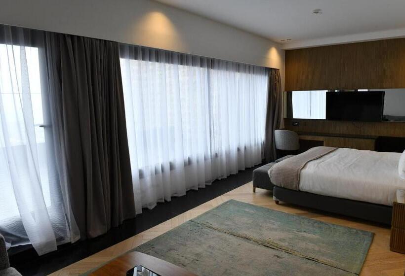 اتاق لوکس با بالکن, Faqra Hills