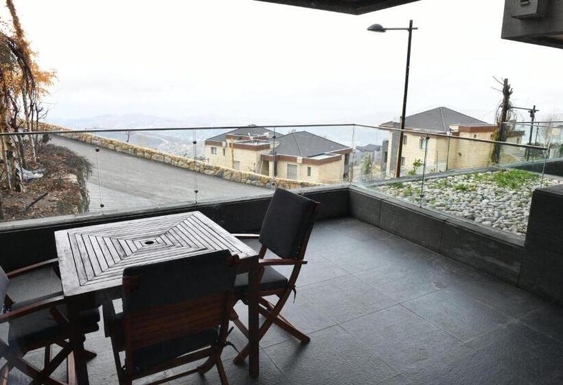 اتاق لوکس با بالکن, Faqra Hills