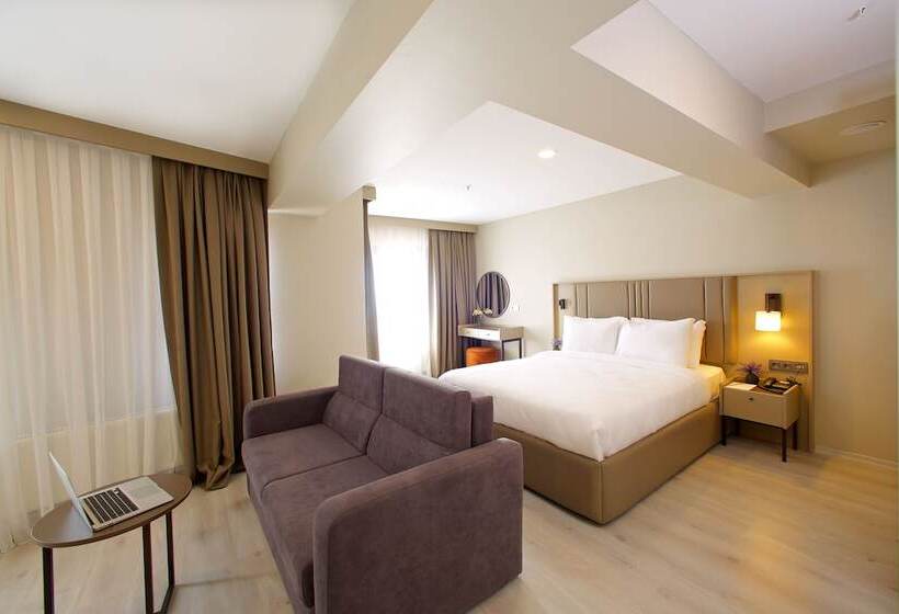 غرفة عائلية, Joy Taksim