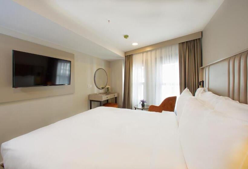 غرفة قياسية, Joy Taksim