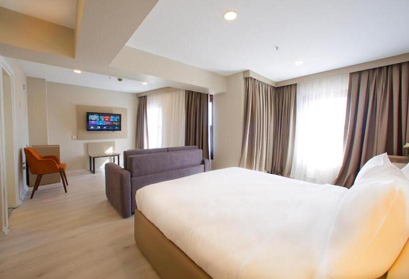 غرفة عائلية, Joy Taksim