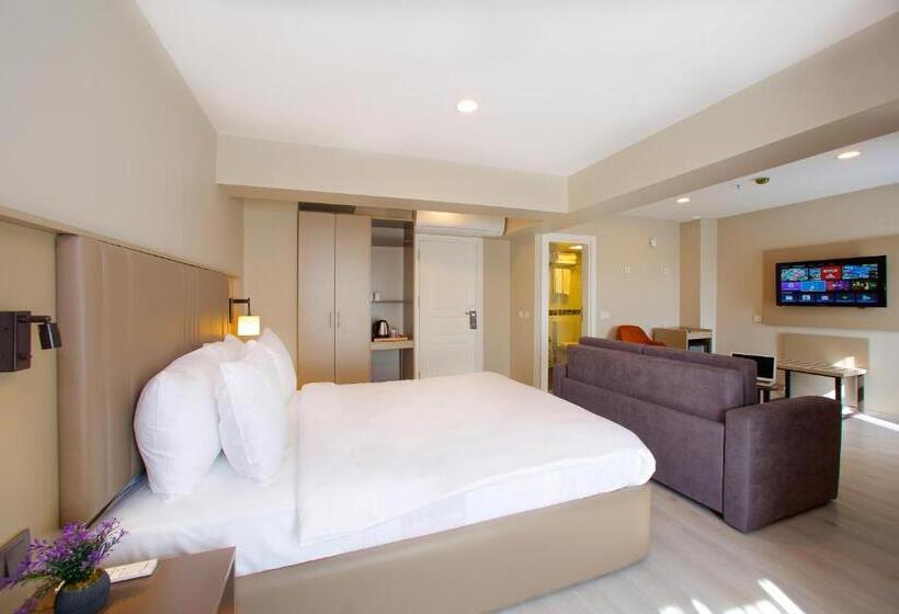 غرفة عائلية, Joy Taksim