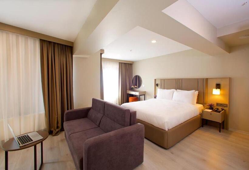 غرفة عائلية, Joy Taksim