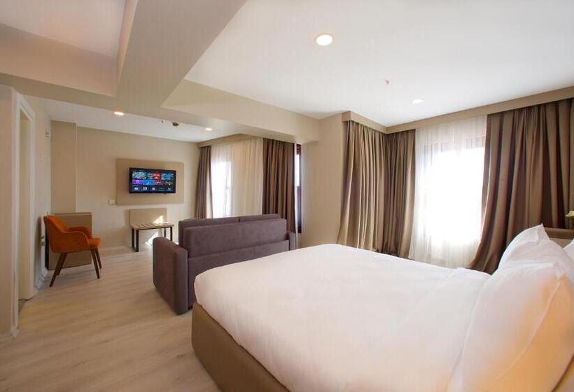 غرفة عائلية, Joy Taksim