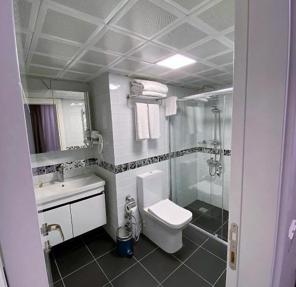 غرفة عائلية, Joy Taksim