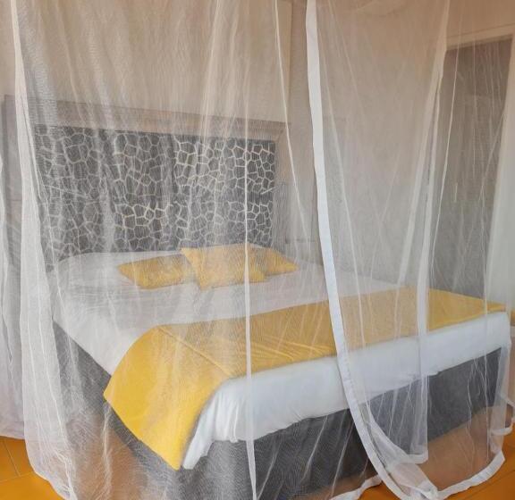 اتاق خانوادگی, Le Souimanga Bleu Saly