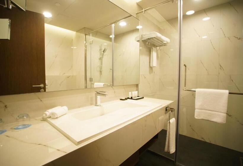 اتاق سوپریور با تخت بزرگ, C   Hotel And Suites Doha
