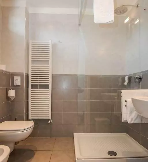 Habitación Estàndard Individual, Vischi