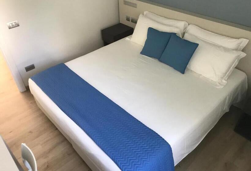 Family Suite, Vischi