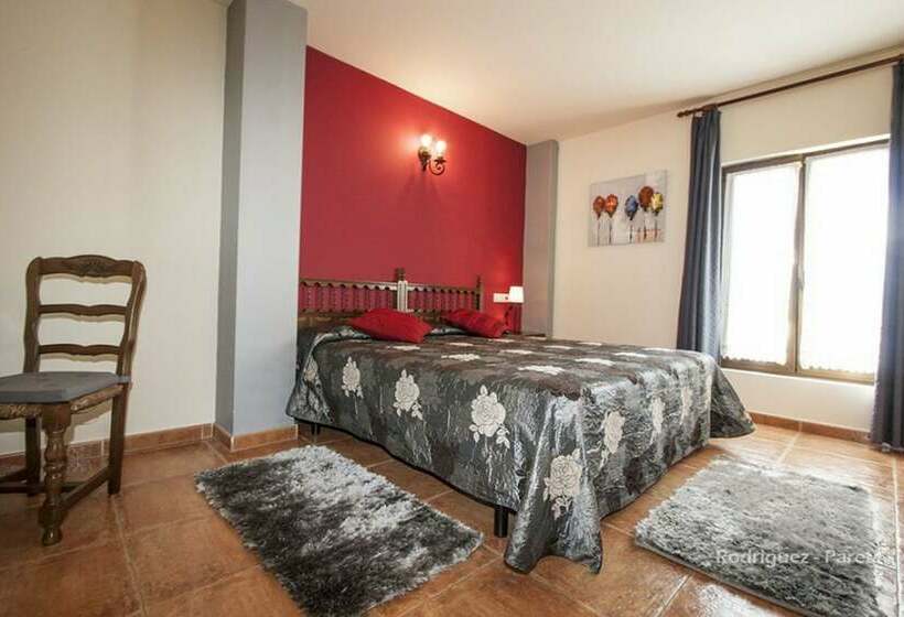 اتاق استاندارد سه نفره, El Pradón