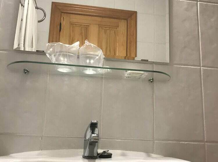 اتاق استاندارد سه نفره, El Pradón