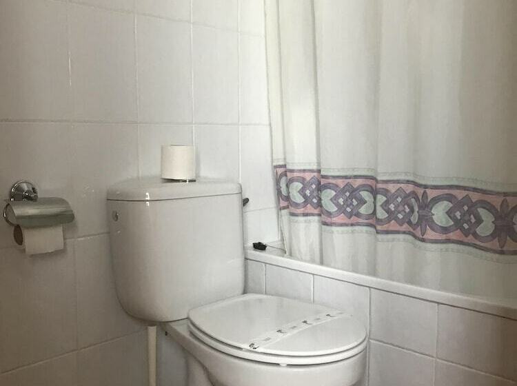 اتاق استاندارد سه نفره, El Pradón