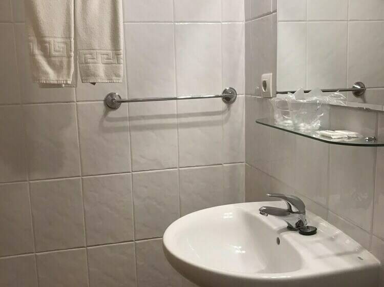 اتاق استاندارد سه نفره, El Pradón