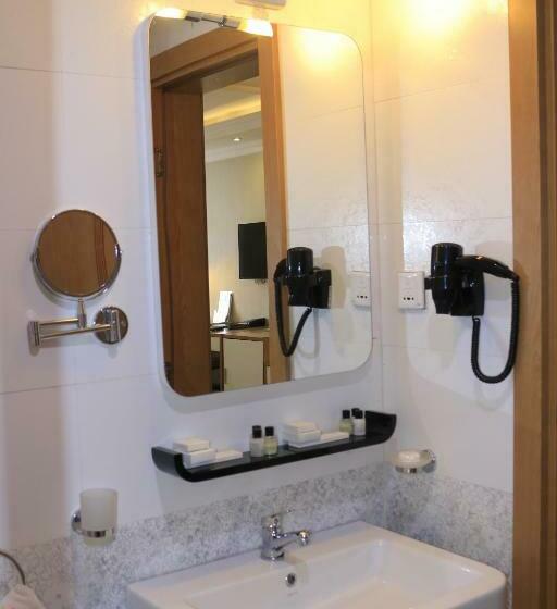 سوییت جونیور, Momona