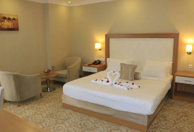 سوییت جونیور, Momona