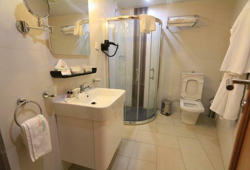 سوییت جونیور, Momona