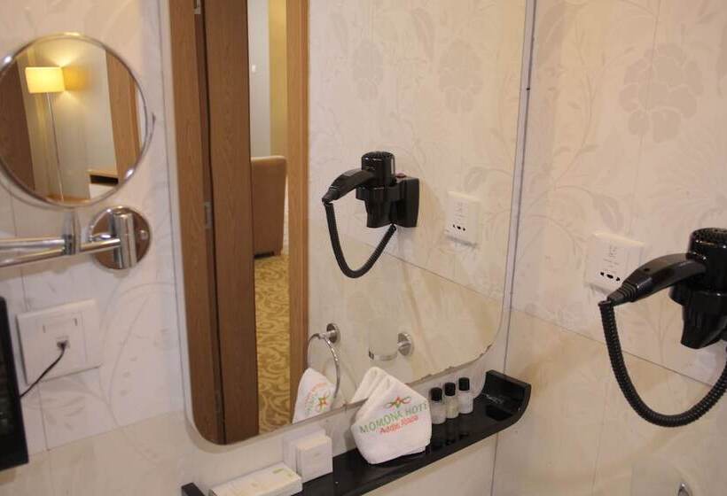 سوییت اجرایی, Momona