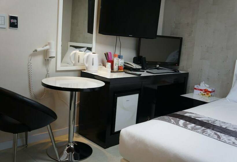 Quarto Estandar, Novaluz Tourist