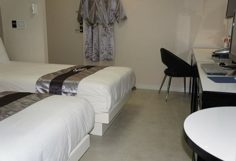 Quarto Estandar, Novaluz Tourist