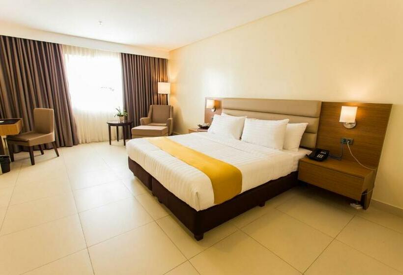 اتاق لوکس با تخت بزرگ, Royce Hotel & Casino
