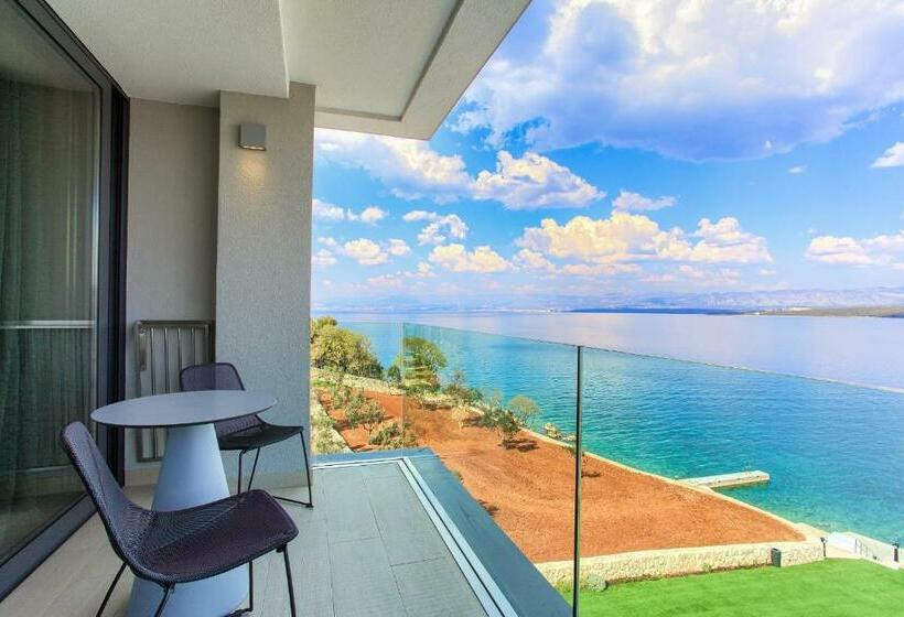 اتاق لوکس با بالکن و چشم‌انداز دریا, Villa Margaret