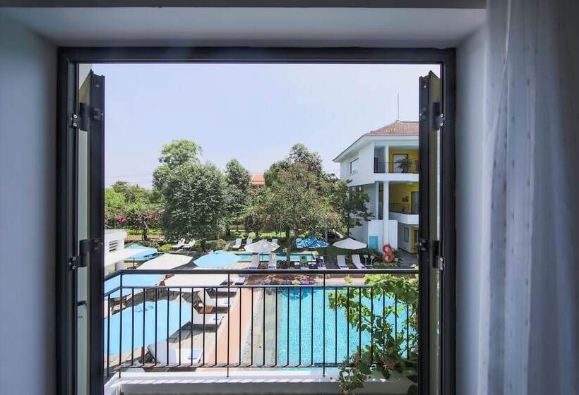 带泳池观景的豪华房, êmm Hotel Hoi An