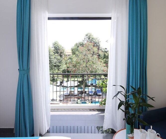 带泳池观景的豪华房, êmm Hotel Hoi An