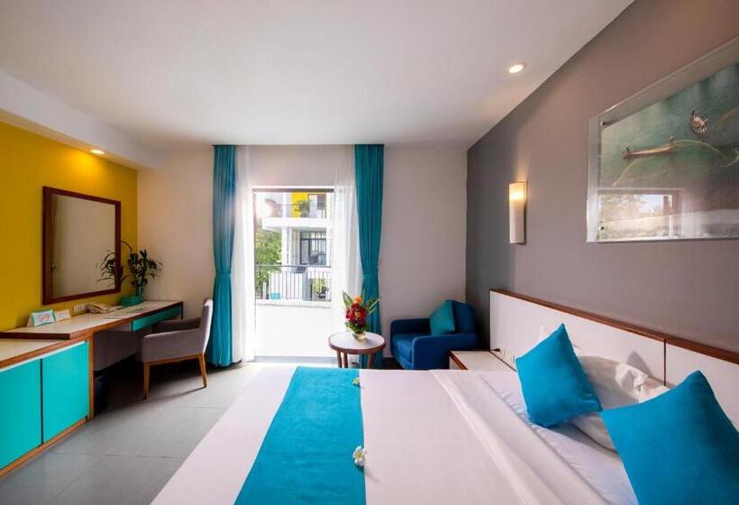 带泳池观景的豪华房, êmm Hotel Hoi An