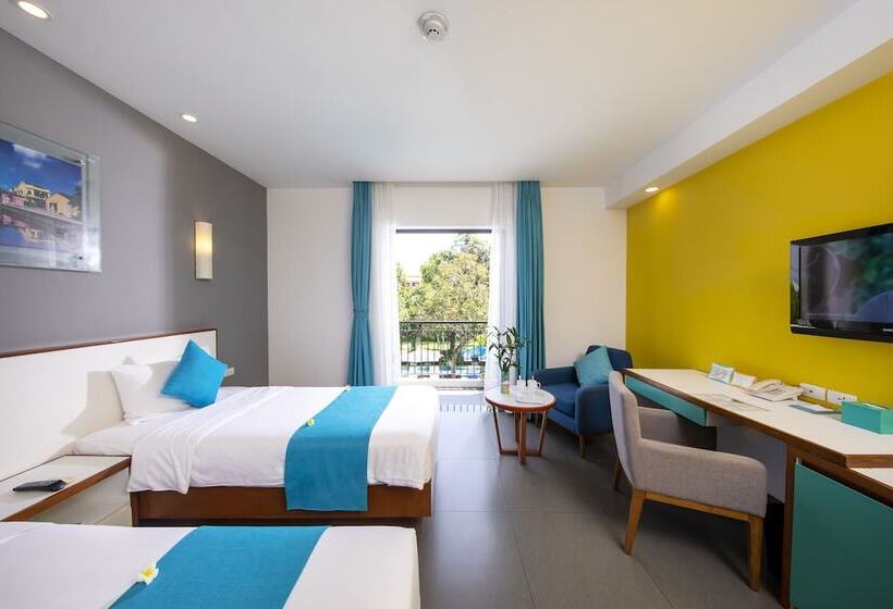 带泳池观景的豪华房, êmm Hotel Hoi An