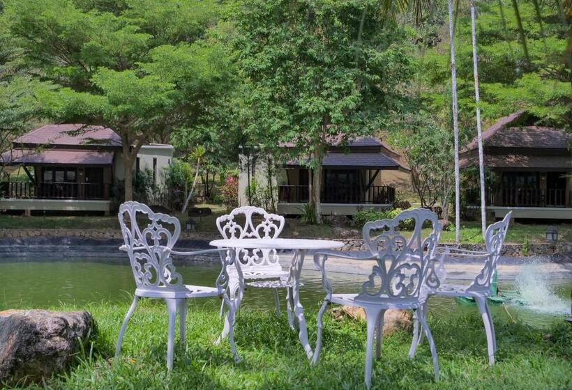 اتاق استاندارد با چشم‌انداز دریاچه, Victoria Cliff Hotel & Resort, Kawthaung