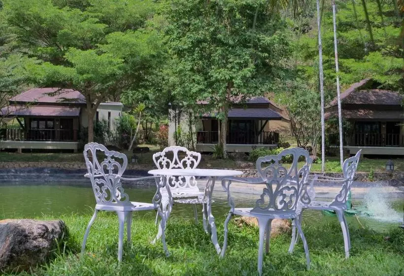 اتاق استاندارد با چشم‌انداز دریاچه, Victoria Cliff Hotel & Resort, Kawthaung