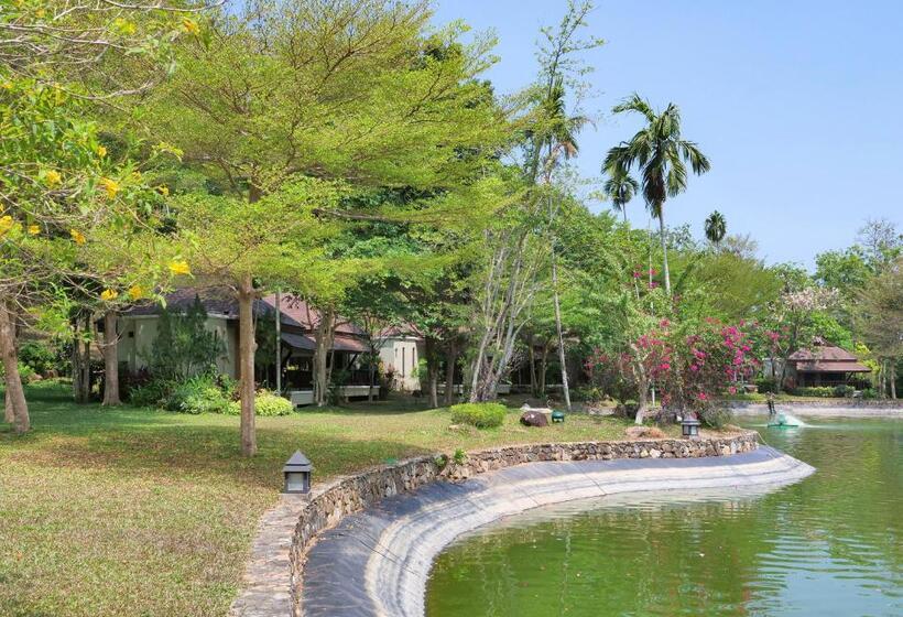 اتاق استاندارد با چشم‌انداز دریاچه, Victoria Cliff Hotel & Resort, Kawthaung