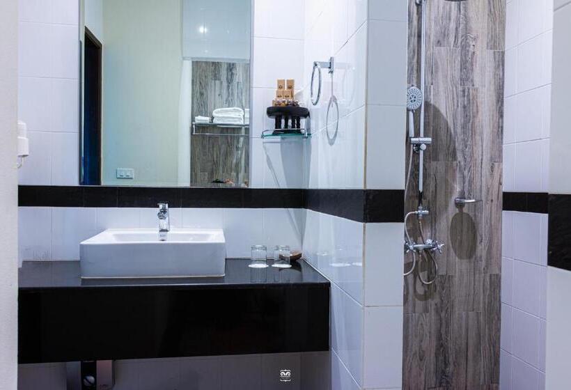 اتاق لوکس با چشم‌انداز دریا, Victoria Cliff Hotel & Resort, Kawthaung