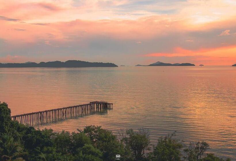 اتاق لوکس با چشم‌انداز دریا, Victoria Cliff Hotel & Resort, Kawthaung