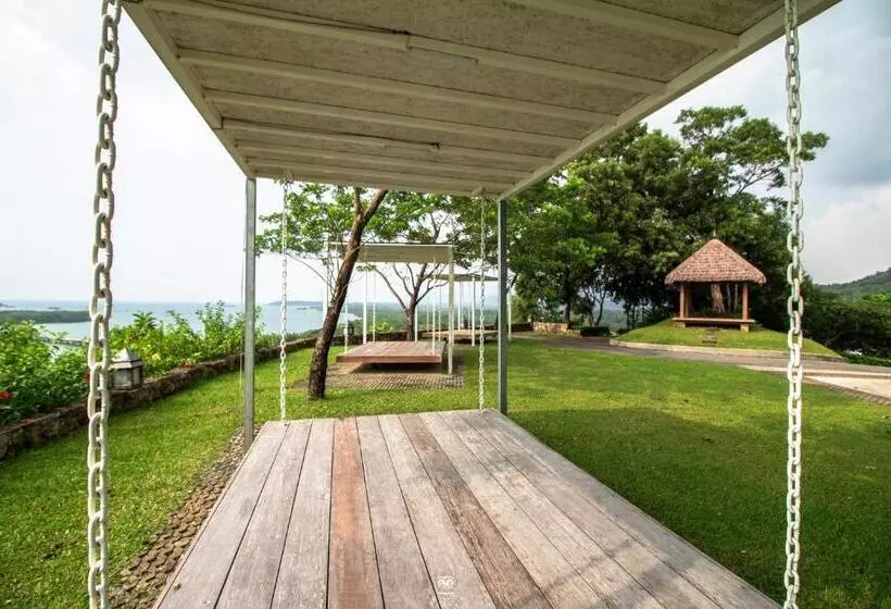 سوییت جونیور با بالکن, Victoria Cliff Hotel & Resort, Kawthaung