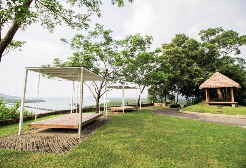 سوییت جونیور با بالکن, Victoria Cliff Hotel & Resort, Kawthaung