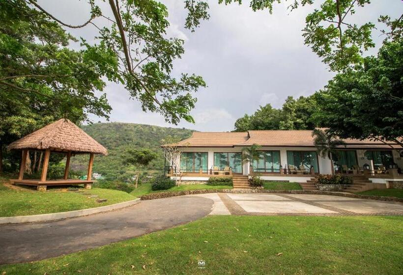 سوییت جونیور با بالکن, Victoria Cliff Hotel & Resort, Kawthaung