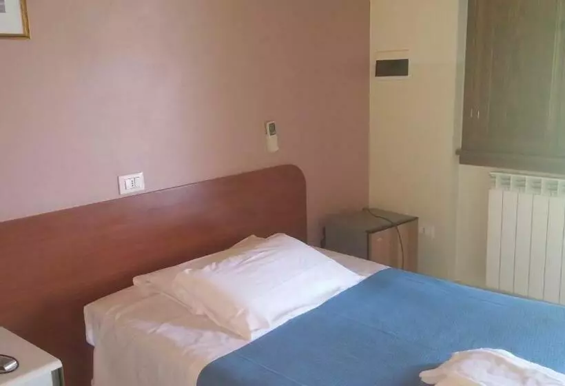Standard Yhden Hengen Huone, Albergo Dell Angelo