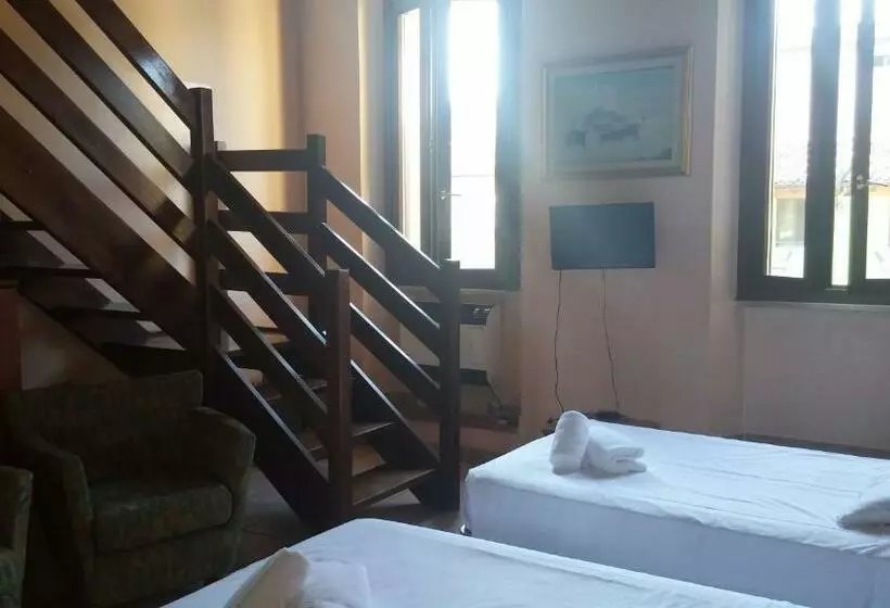 Standard Kolmen Hengen Huone, Albergo Dell Angelo