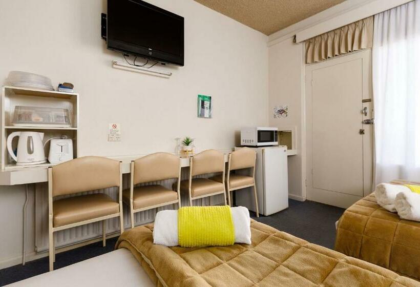 标准三人间, Bendigo Oval Motel