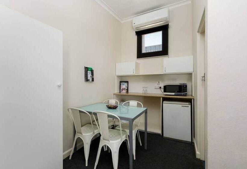 家庭间, Bendigo Oval Motel