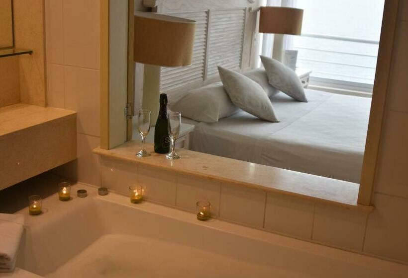 带大床的高级房间, Hippocampus Resort & Spa