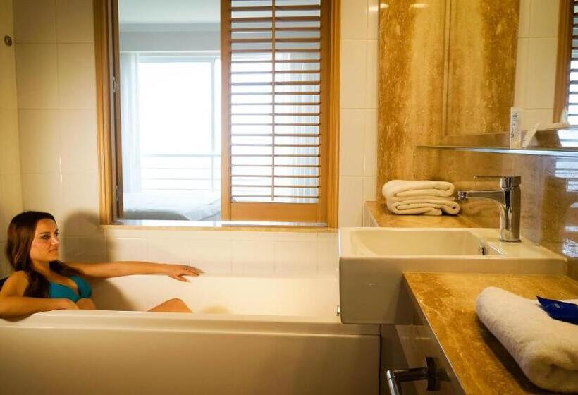 带大床的高级房间, Hippocampus Resort & Spa