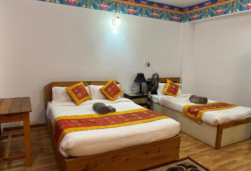 اتاق سوپریور, The Boudha Inn