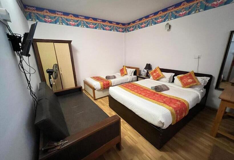 اتاق سوپریور, The Boudha Inn